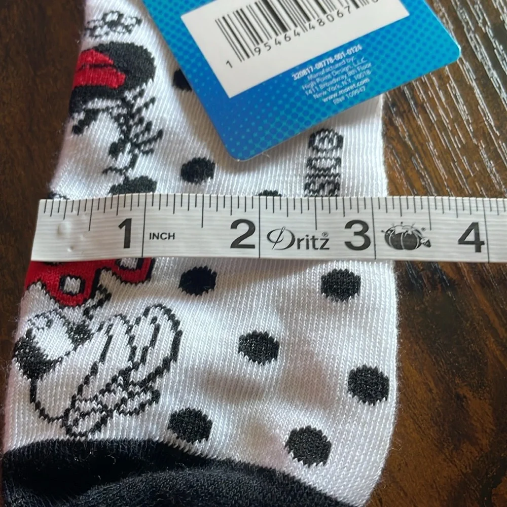 Mickey Mouse Disney Snoopy Peanuts Black White No Show Socks 9-11 Women’s